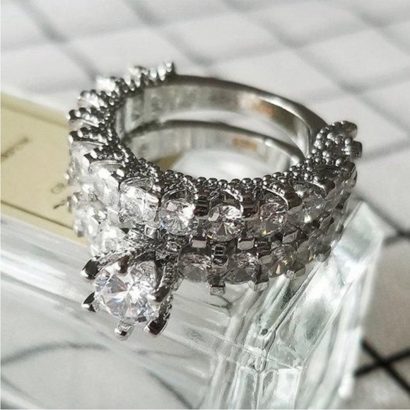 NEW Luxury 925 Sterling Silver Diamond Ring Set - Picture 8 of 8